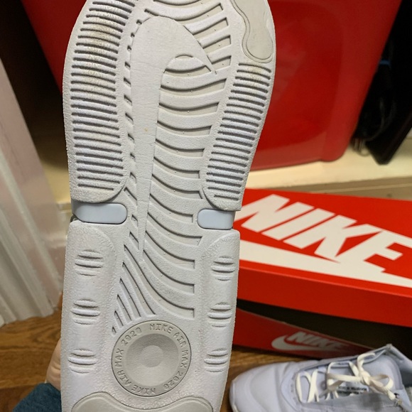 Nike women’s Air Max up - Picture 2 of 4